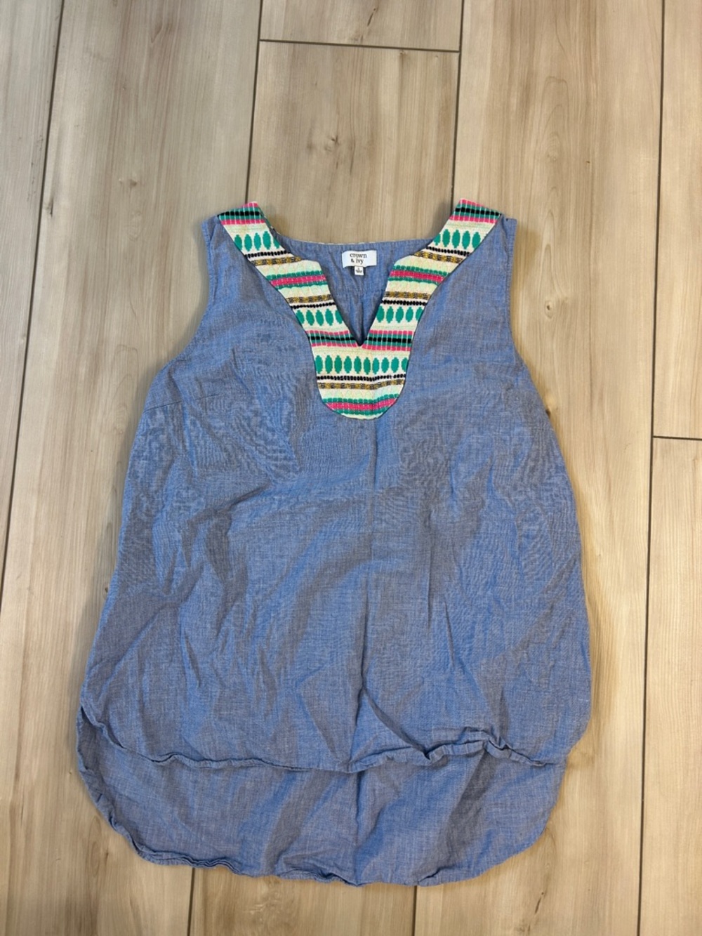 Crown & Ivy Blue Sleeveless Tunic with Embroidered V-Neck EUC